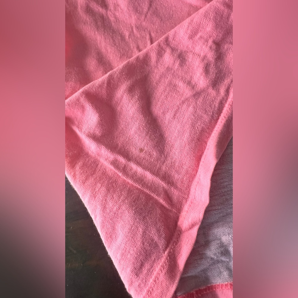 Small Gap V-Neck - Picture 3 of 5